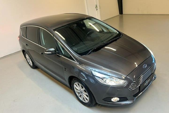 Grå Ford S-MAX fra 2018