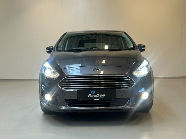 Grå Ford S-MAX fra 2018