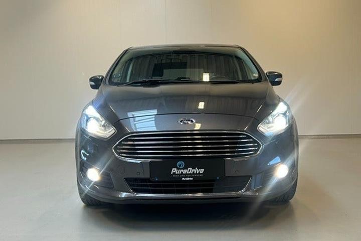 Grå Ford S-MAX fra 2018