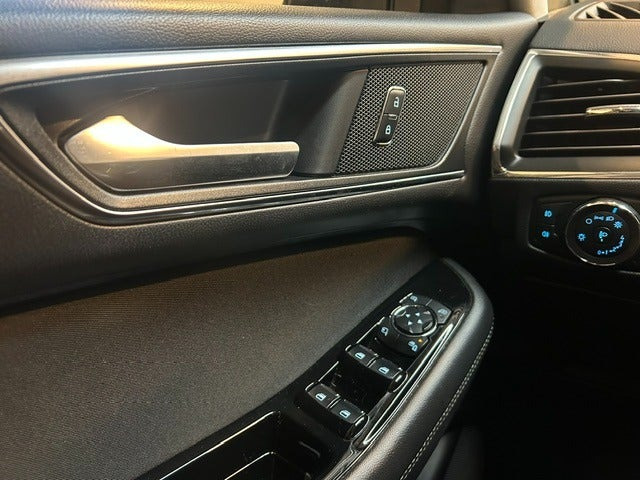 Grå Ford S-MAX fra 2018