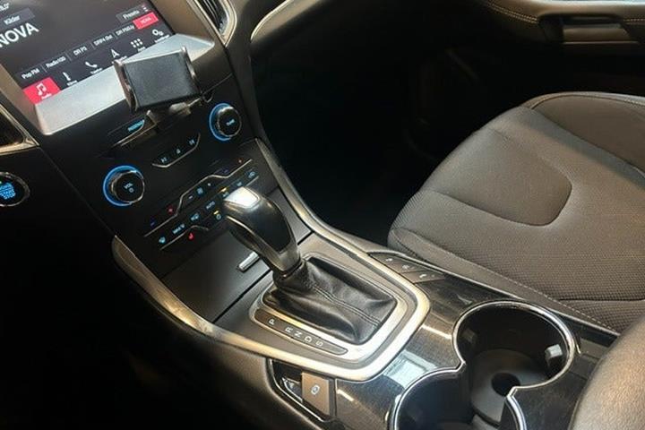 Grå Ford S-MAX fra 2018