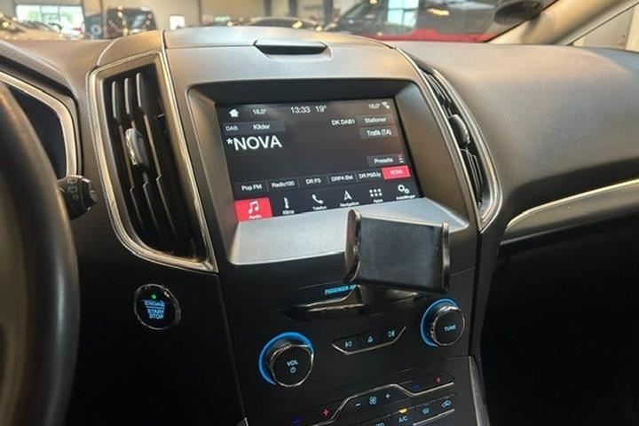 Grå Ford S-MAX fra 2018