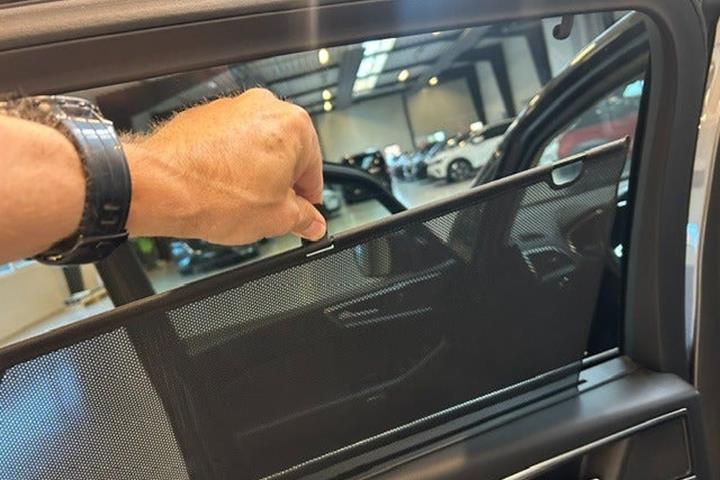 Grå Ford S-MAX fra 2018