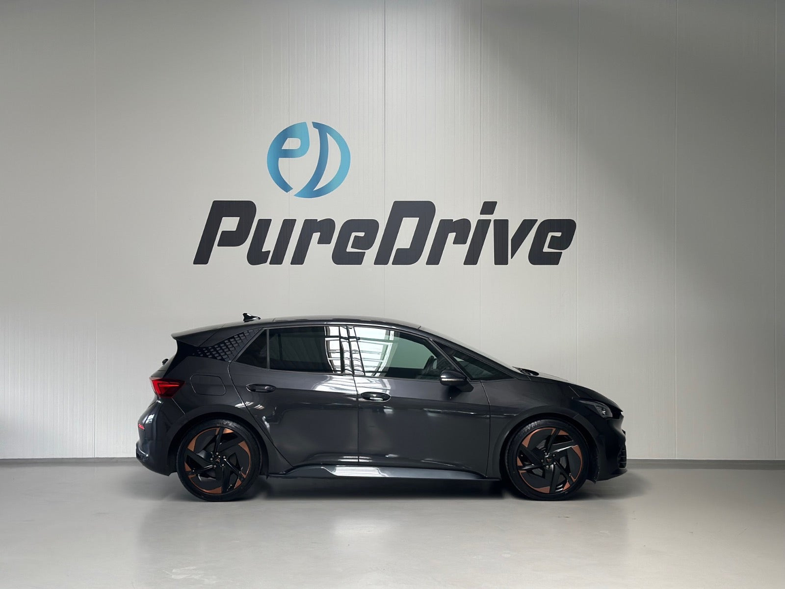 Grå Cupra Born fra 2023