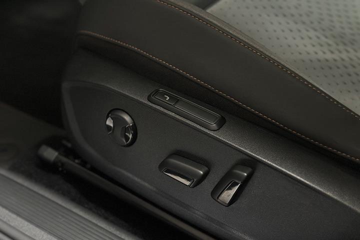 Grå Cupra Born fra 2023