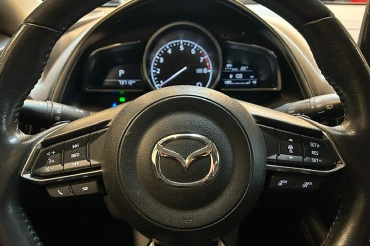 Grå Mazda CX-3 fra 2018