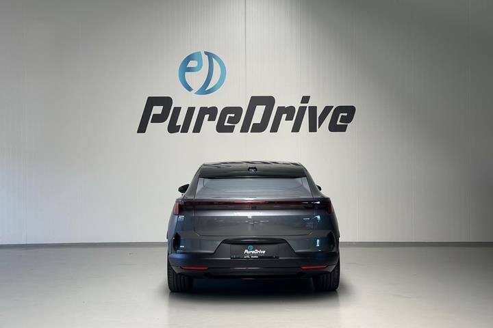 Grå Polestar 4 fra 2025