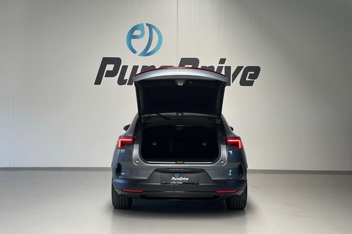 Grå Polestar 4 fra 2025
