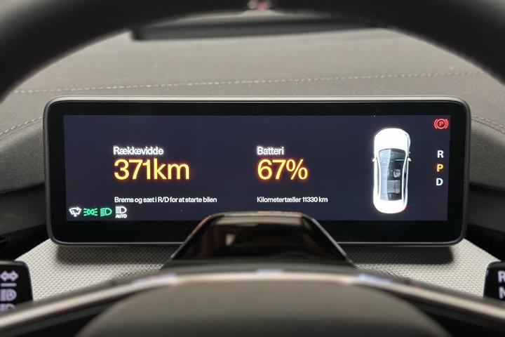Grå Polestar 4 fra 2025