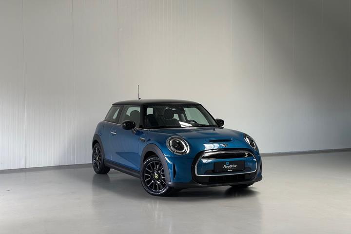 Blå Mini Cooper SE fra 2023