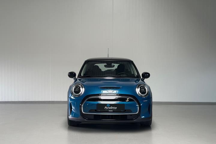 Blå Mini Cooper SE fra 2023