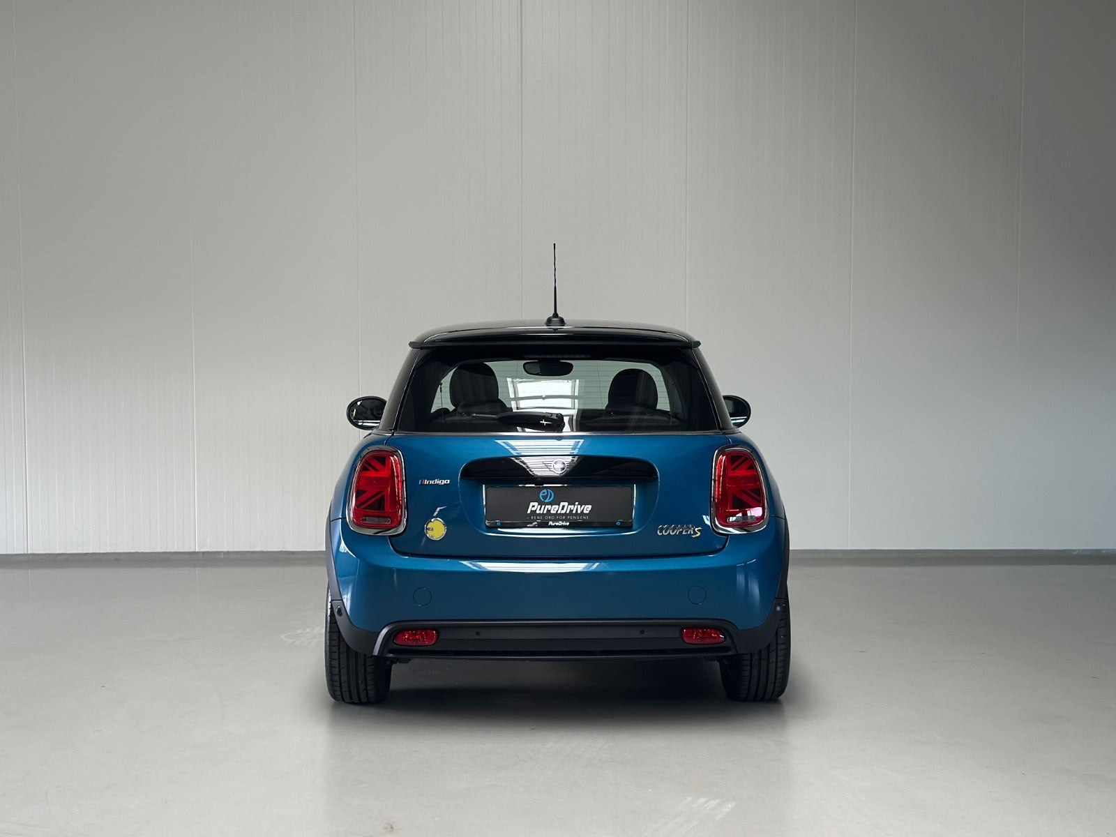 Blå Mini Cooper SE fra 2023