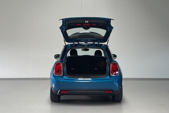 Blå Mini Cooper SE fra 2023