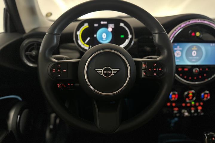 Blå Mini Cooper SE fra 2023
