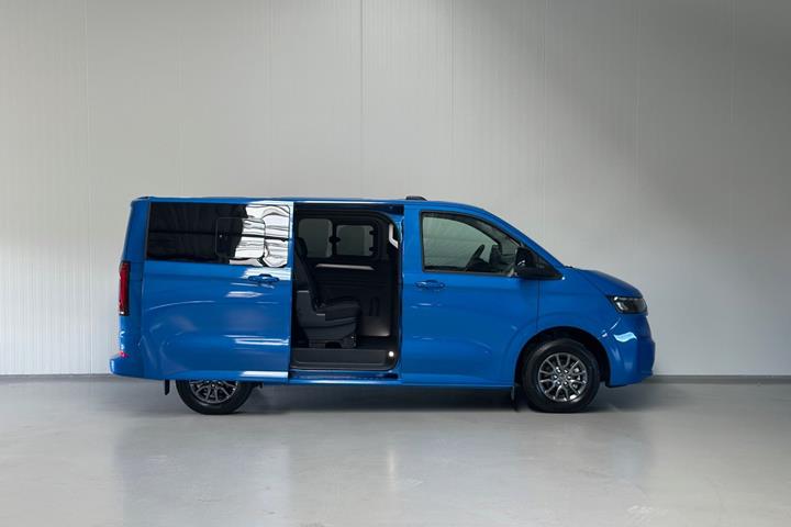 Blå VW e-Caravelle fra 2025