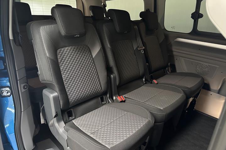 Blå VW e-Caravelle fra 2025