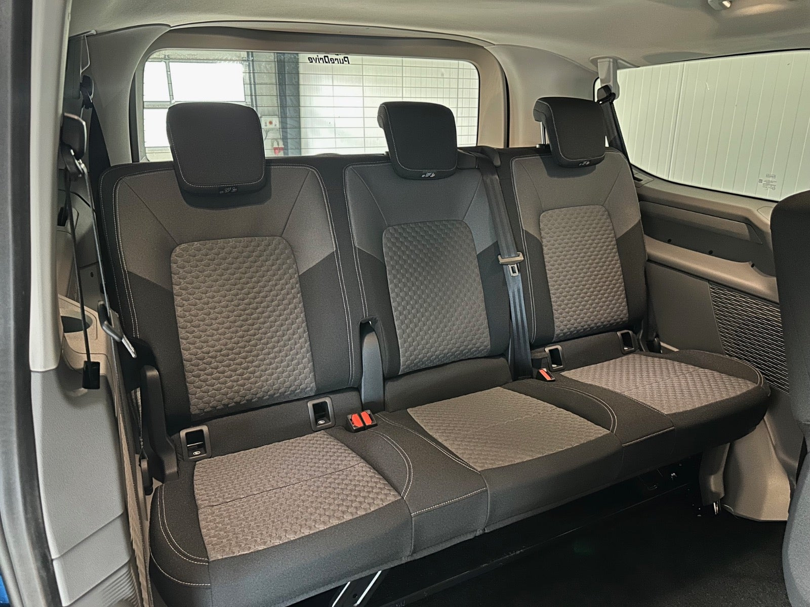 Blå VW e-Caravelle fra 2025