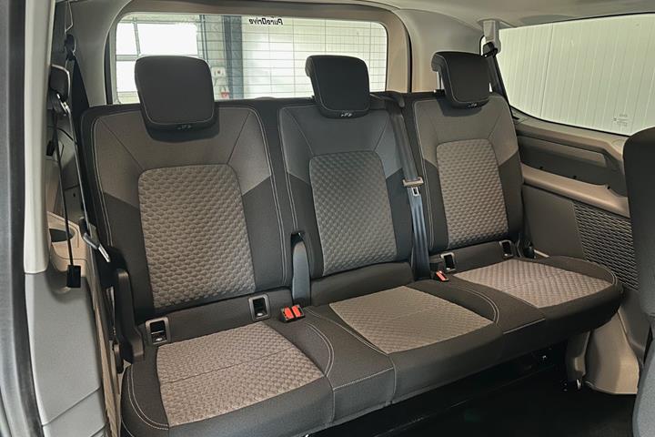 Blå VW e-Caravelle fra 2025