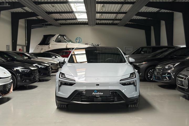 Hvid Polestar 4 fra 2025