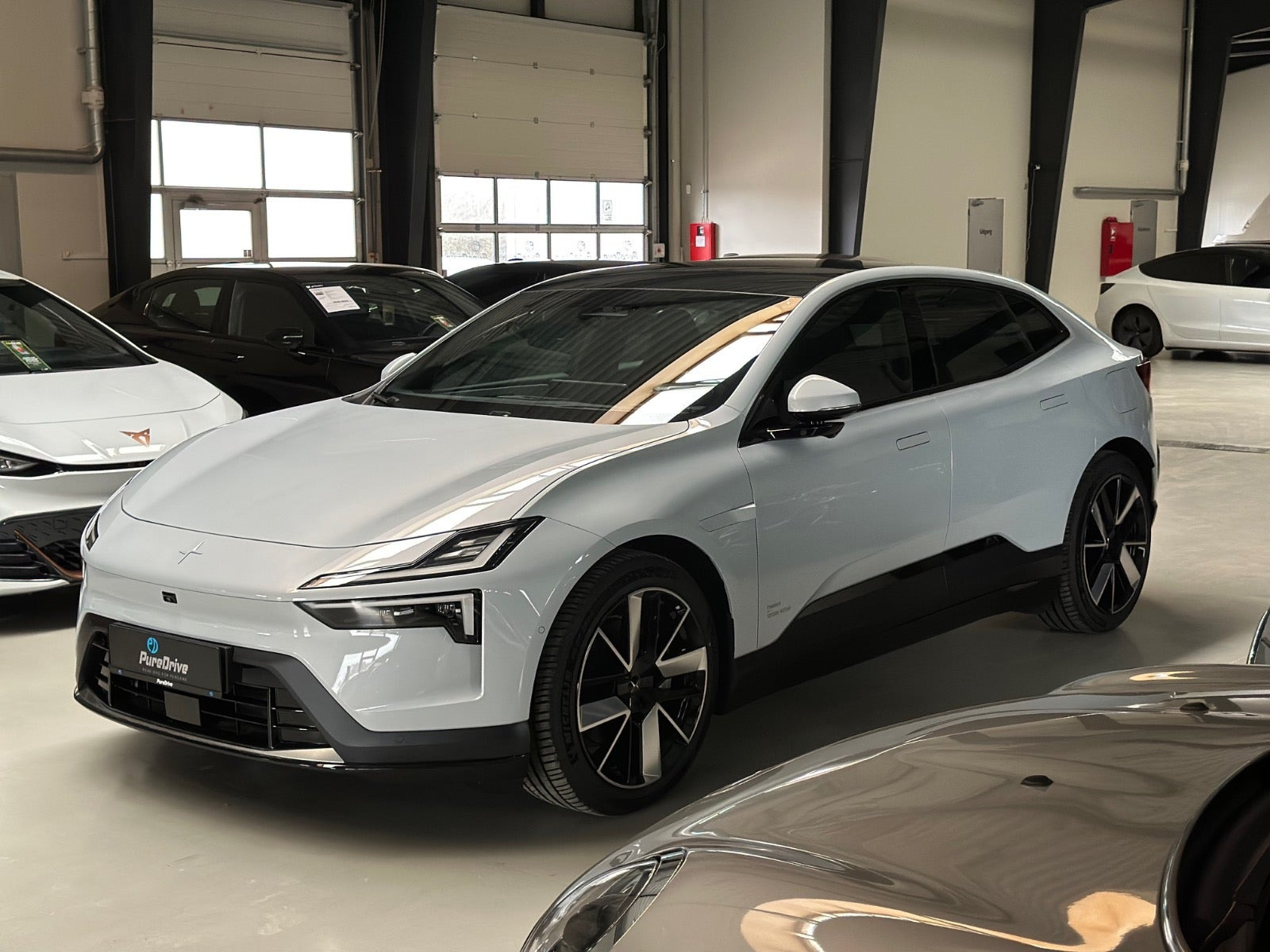 Hvid Polestar 4 fra 2025