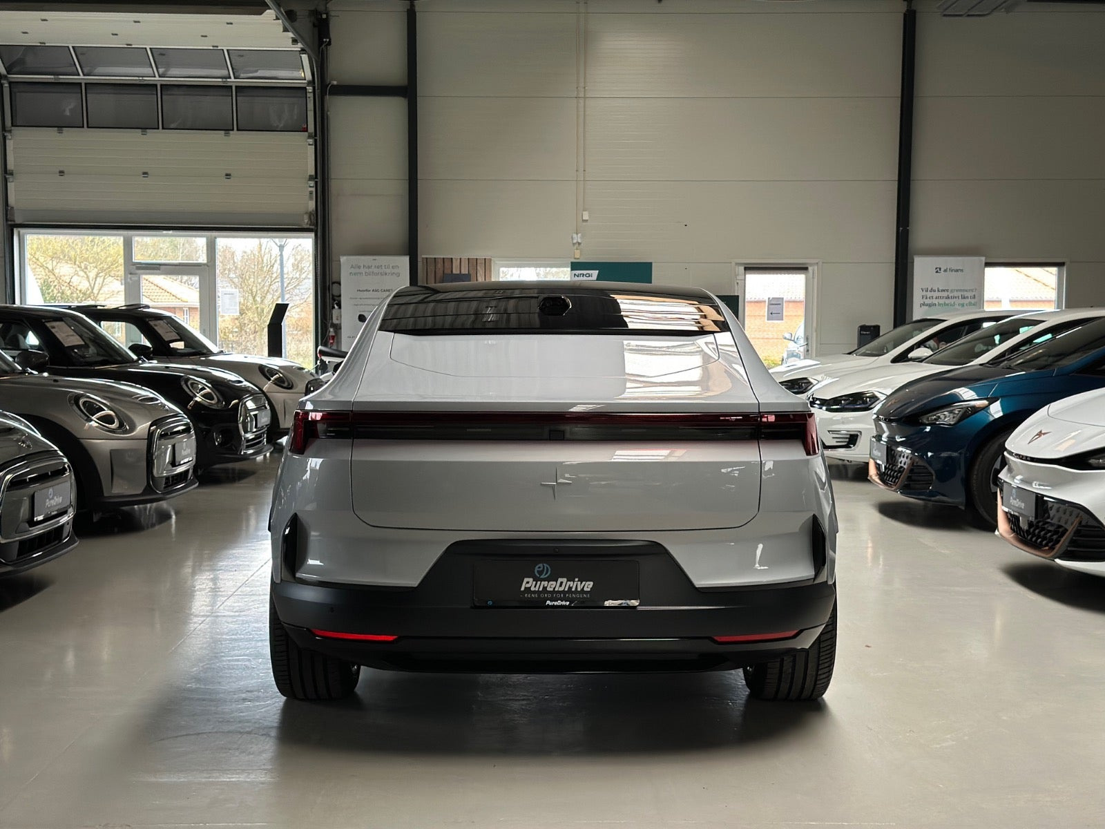 Hvid Polestar 4 fra 2025