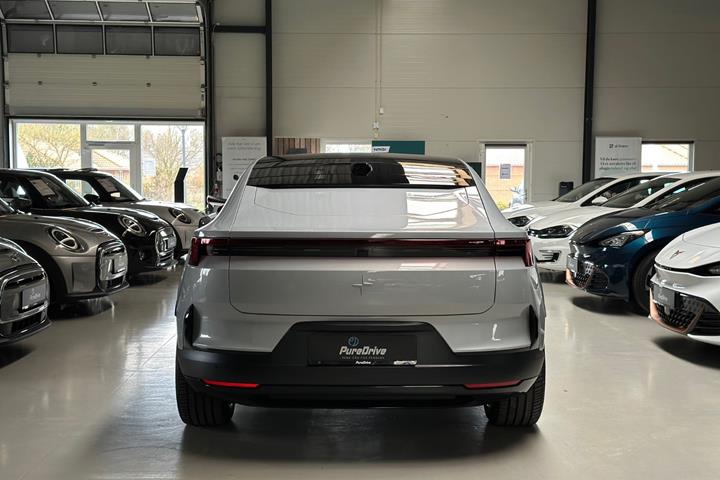 Hvid Polestar 4 fra 2025