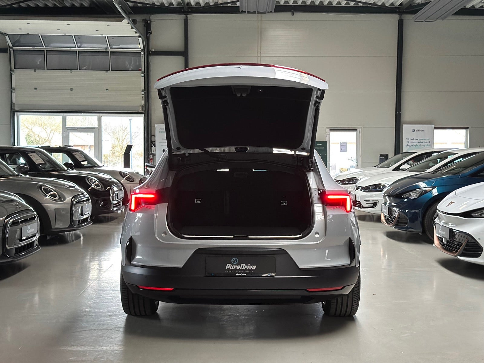Hvid Polestar 4 fra 2025