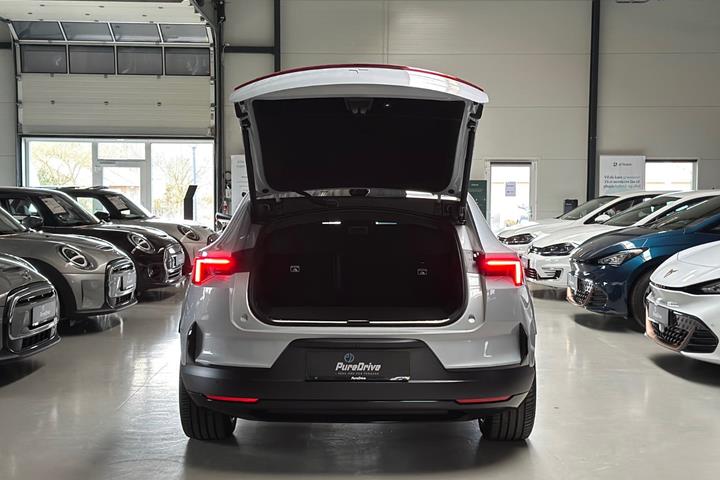 Hvid Polestar 4 fra 2025