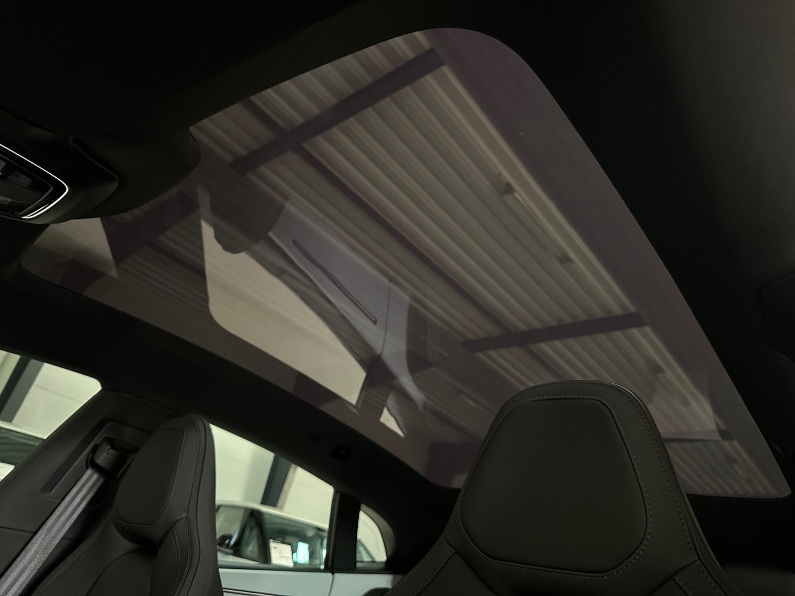 Hvid Polestar 4 fra 2025