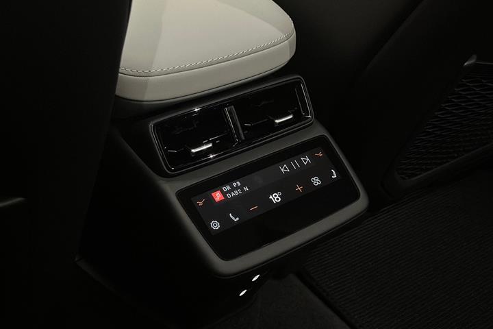 Hvid Polestar 4 fra 2025