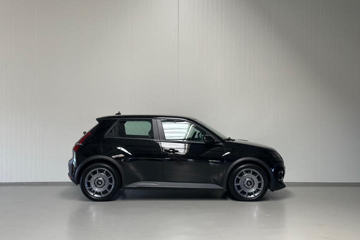 Sort Renault 5 E-Tech fra 2025