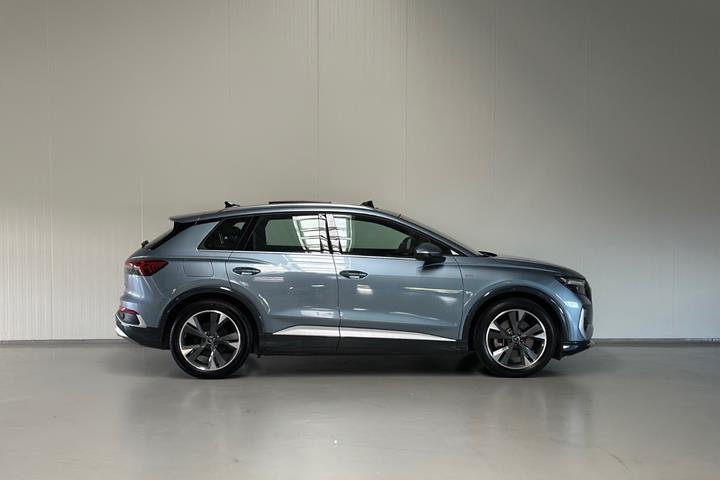Blå Audi Q4 e-tron fra 2024