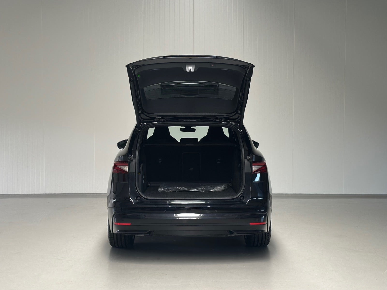 Sort Skoda Enyaq fra 2023