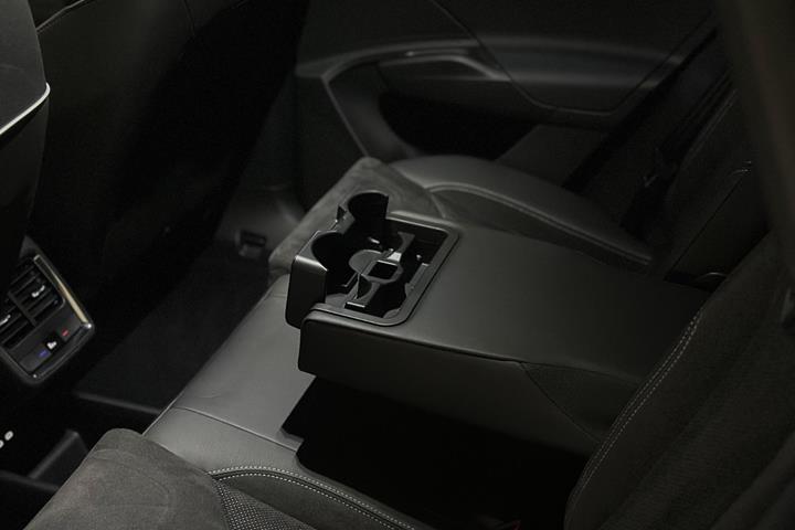 Sort Skoda Enyaq fra 2023