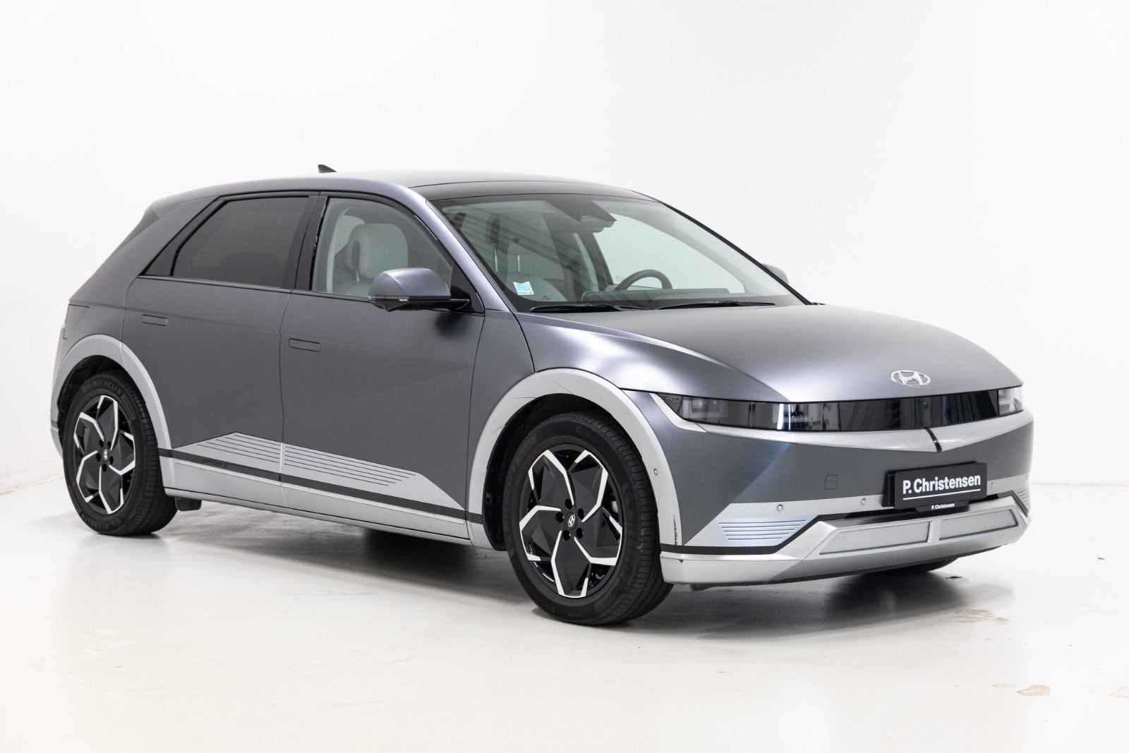 Grå Hyundai Ioniq 5 fra 2023