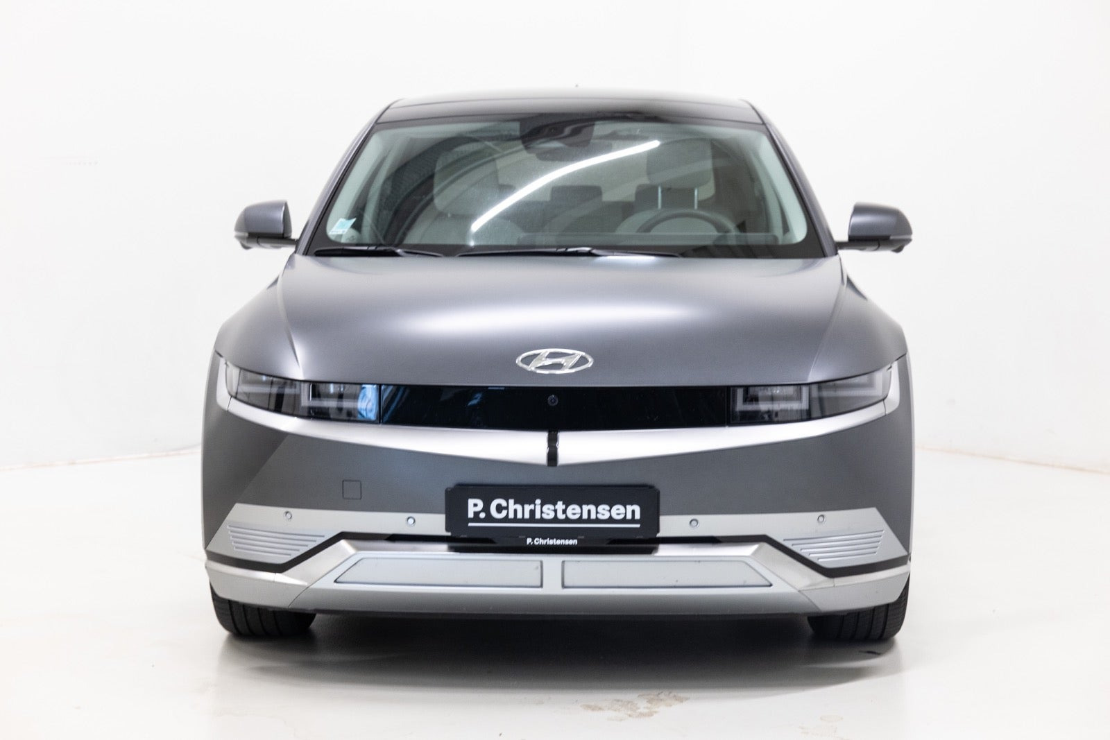 Grå Hyundai Ioniq 5 fra 2023