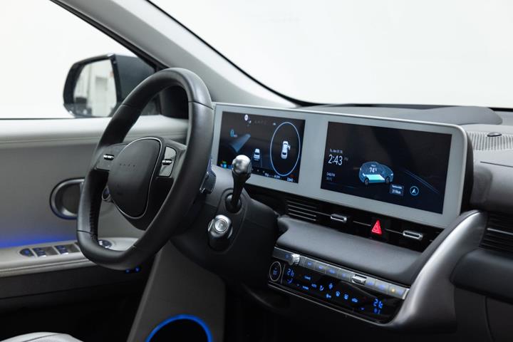 Grå Hyundai Ioniq 5 fra 2023