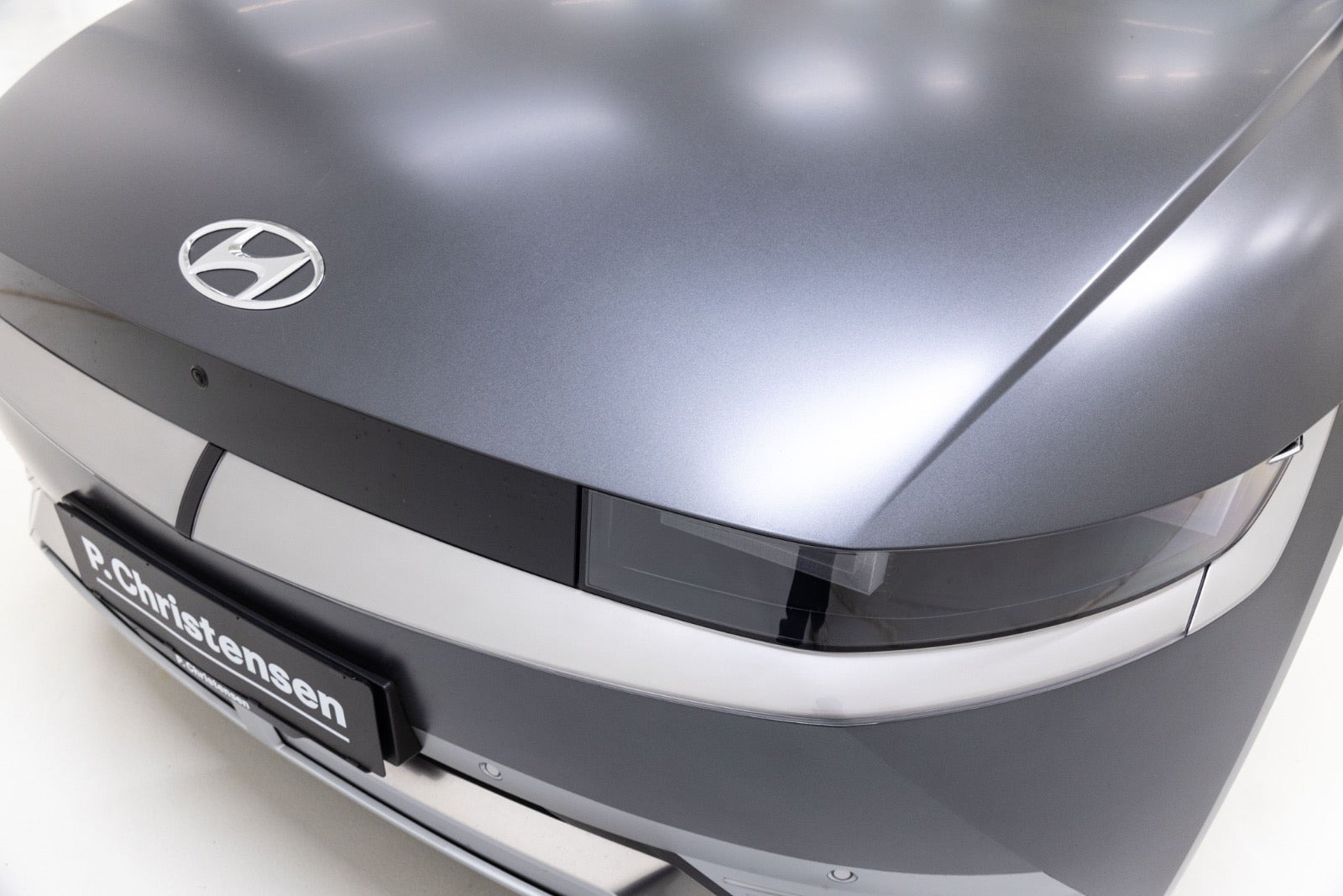 Grå Hyundai Ioniq 5 fra 2023