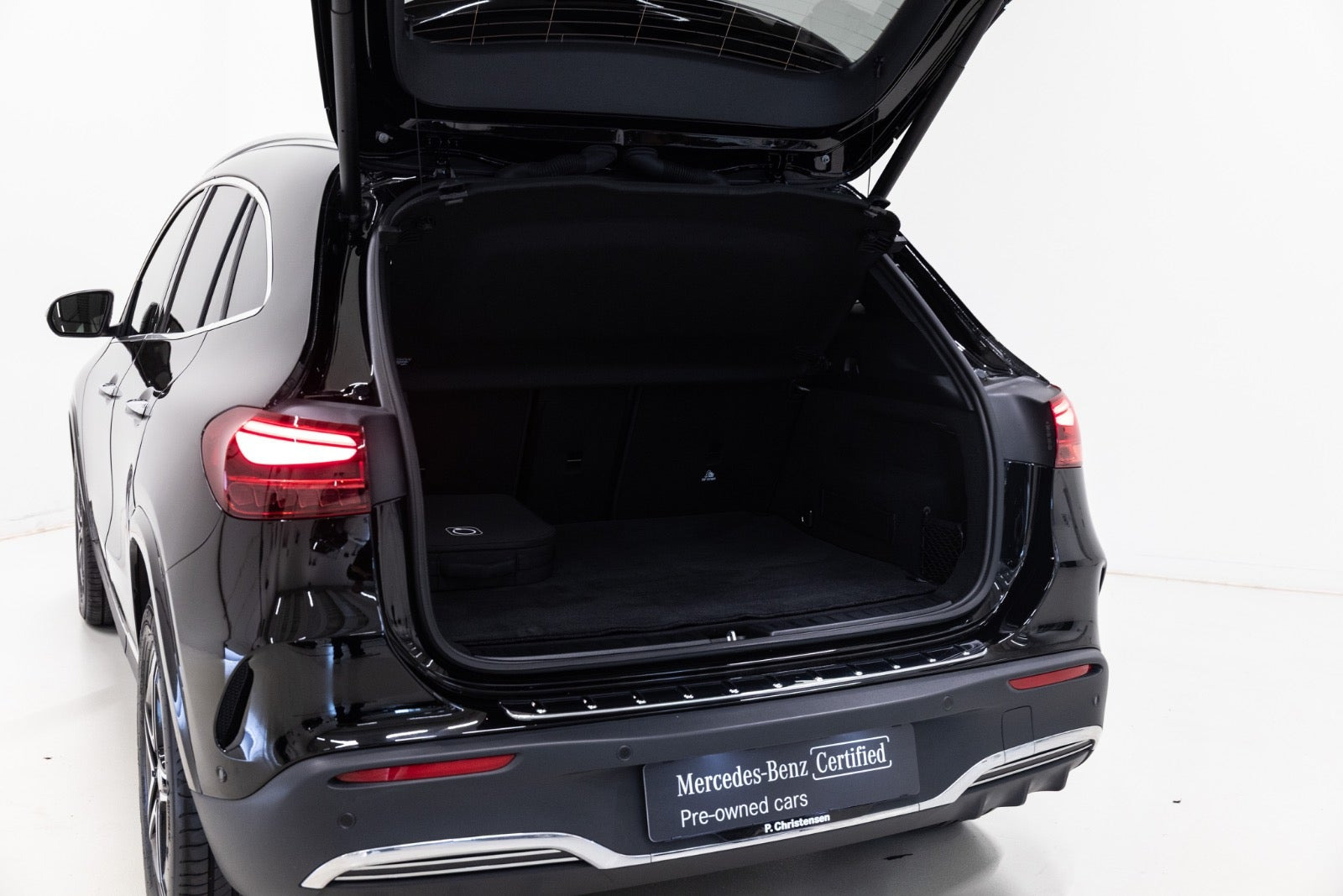 Sort Mercedes EQA350 fra 2025