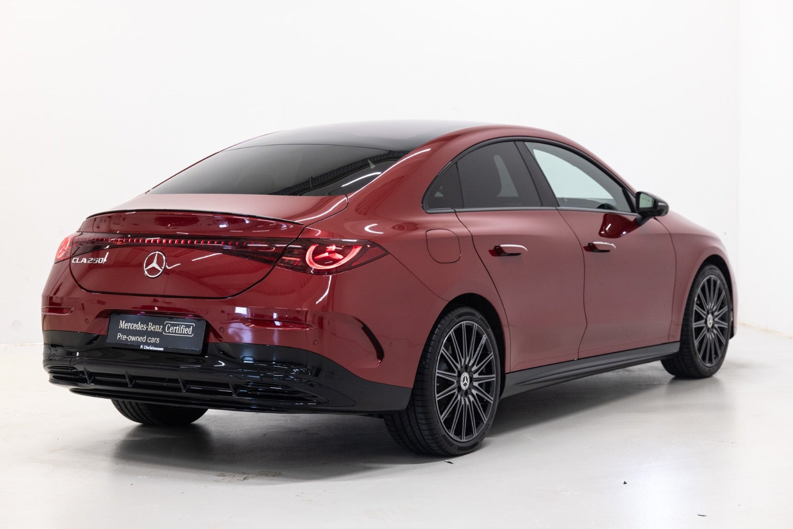 Rød Mercedes CLA250+ fra 2025