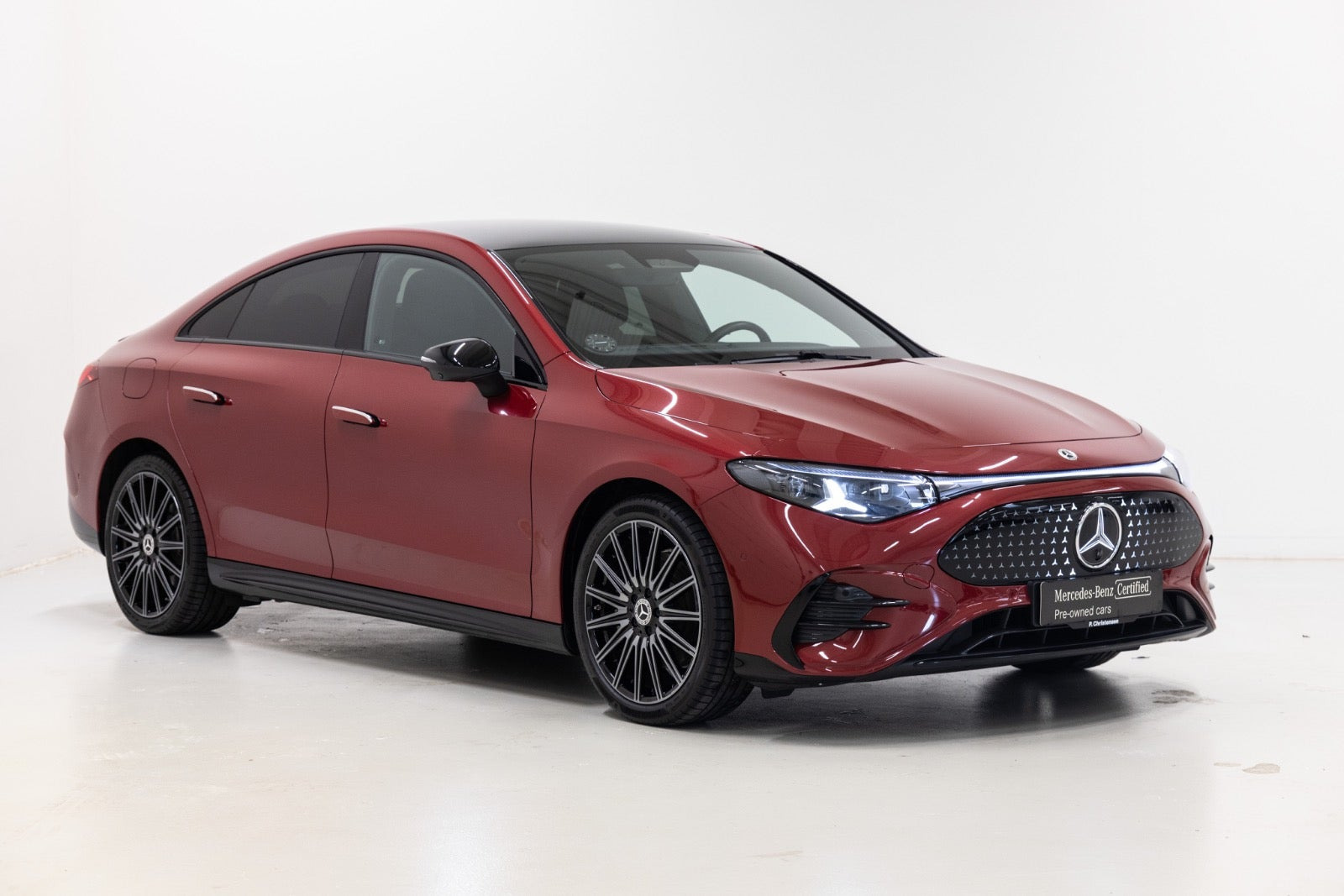 Rød Mercedes CLA250+ fra 2025