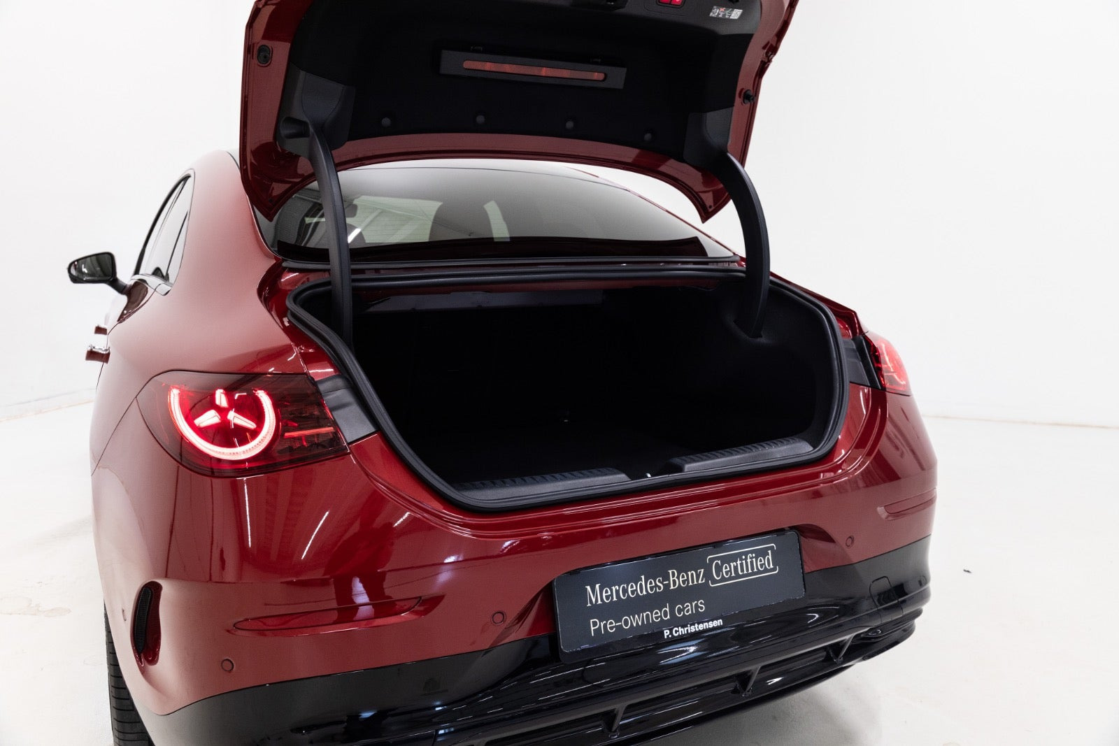 Rød Mercedes CLA250+ fra 2025
