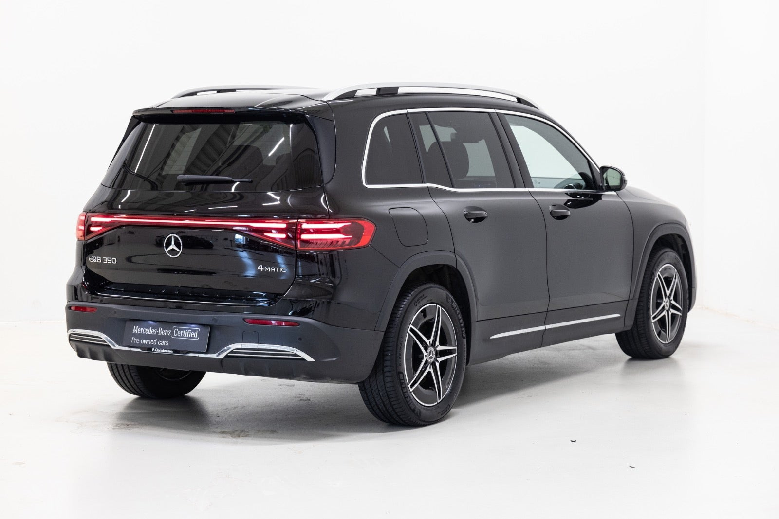 Sort Mercedes EQB350 fra 2025