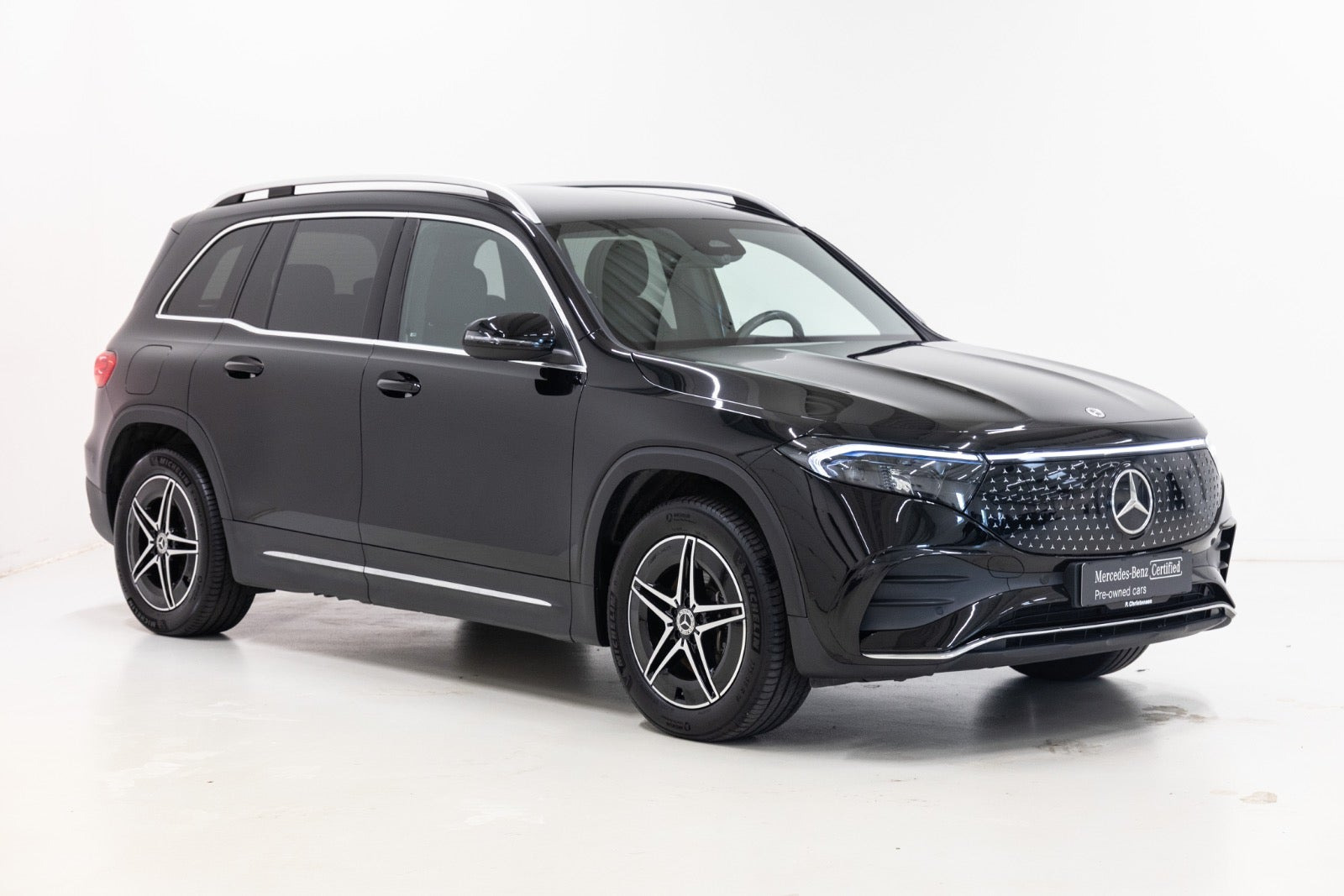 Sort Mercedes EQB350 fra 2025