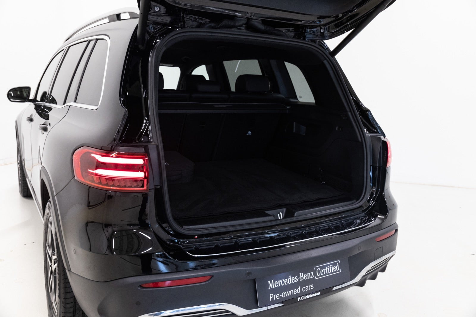 Sort Mercedes EQB350 fra 2025