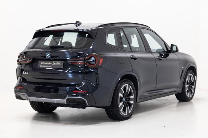 Blå BMW iX3 fra 2024