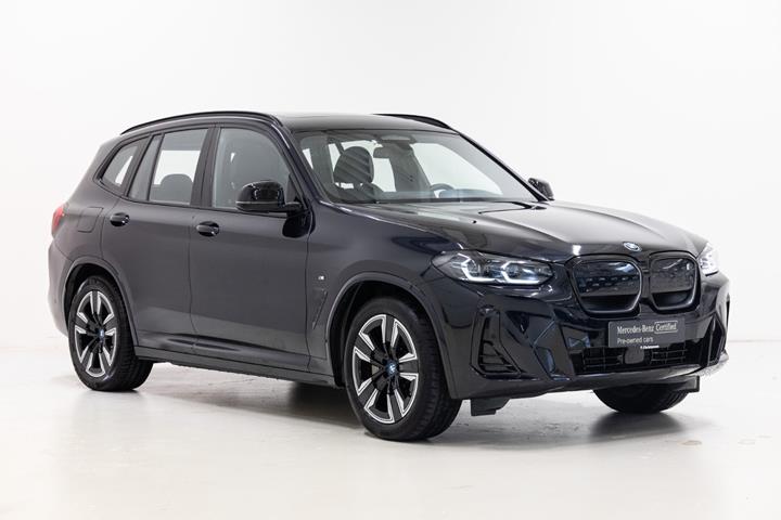 Blå BMW iX3 fra 2024