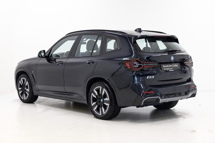 Blå BMW iX3 fra 2024