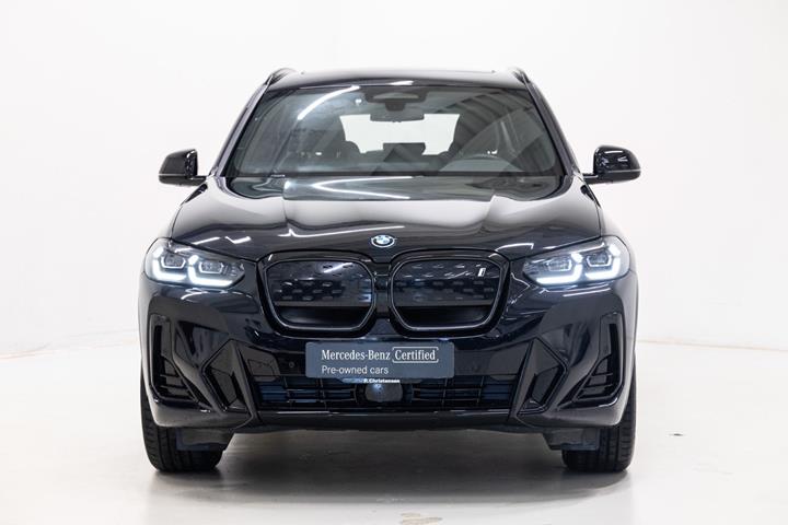 Blå BMW iX3 fra 2024