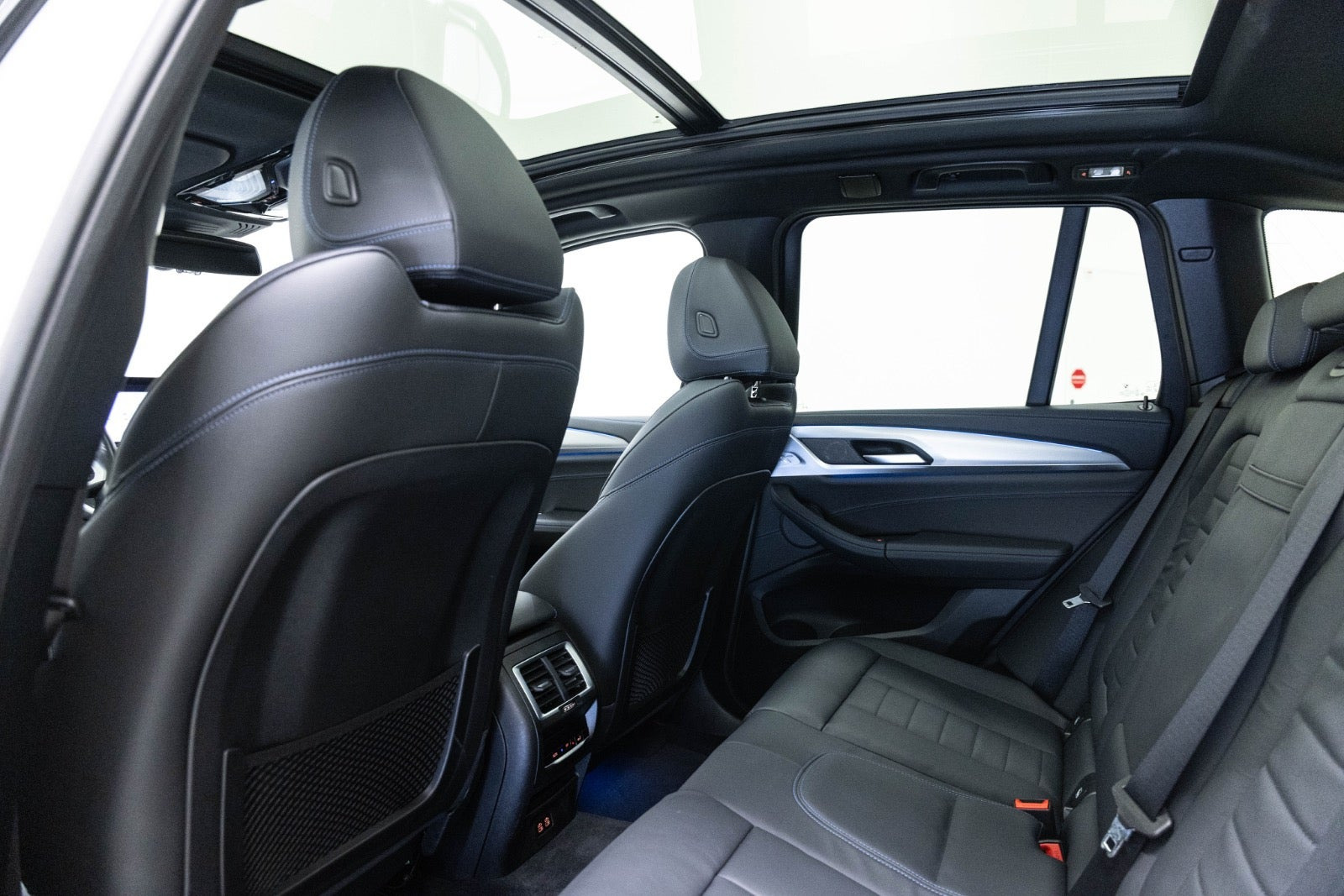 Hvid BMW iX3 fra 2022